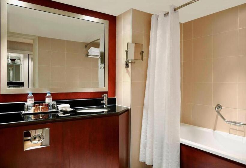 Номер Классика Кровать Кинг, Sheraton Skyline Hotel London Heathrow