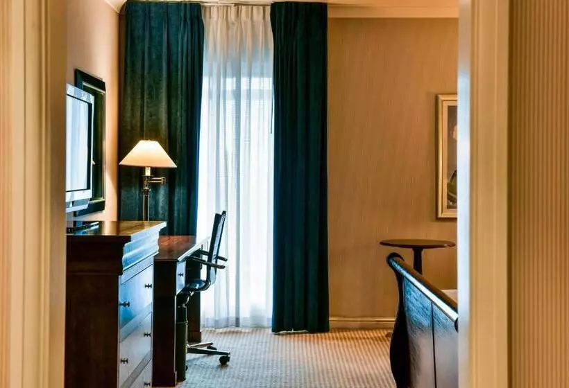 キングサイズベッドのクラシックルーム, Sheraton Skyline Hotel London Heathrow