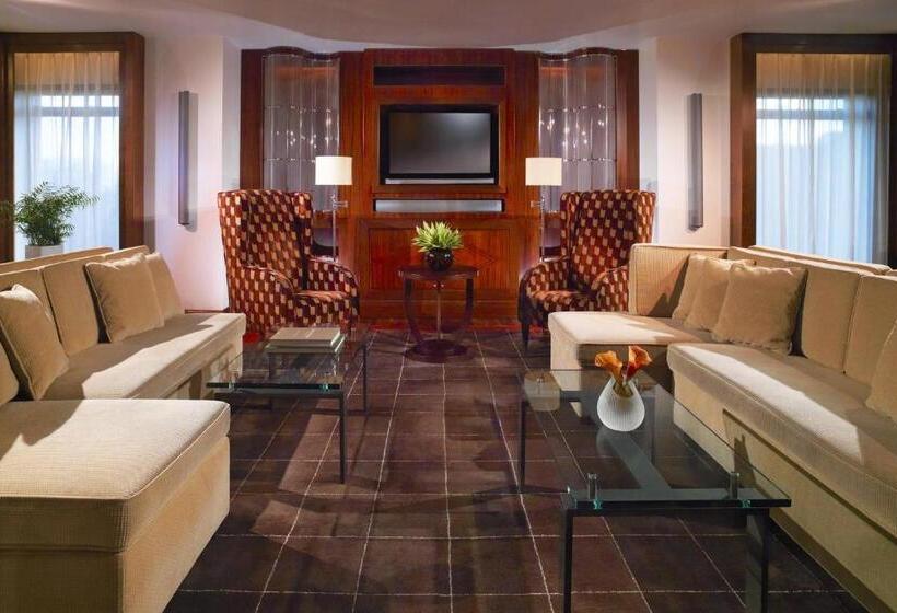 סוויטת קלאב ג'וניור, Sheraton Skyline Hotel London Heathrow