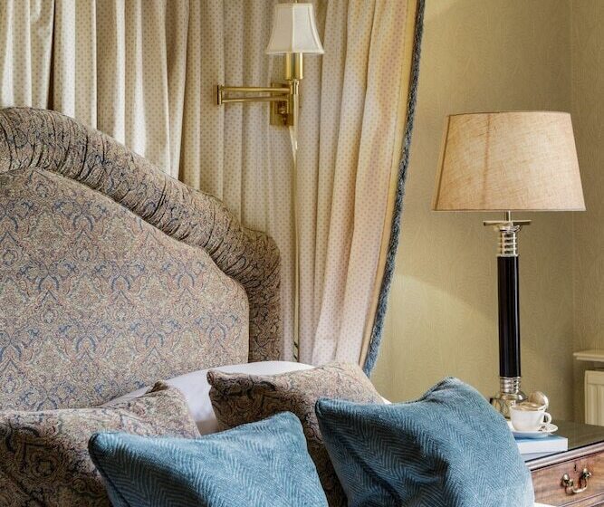 Номер Deluxe, The Bath Priory  A Relais & Chateaux