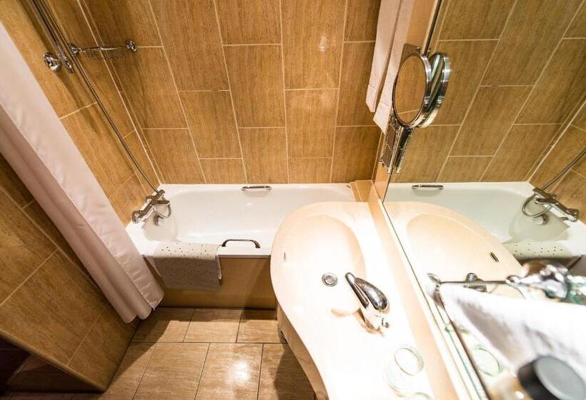 标准间, The Liner At Liverpool