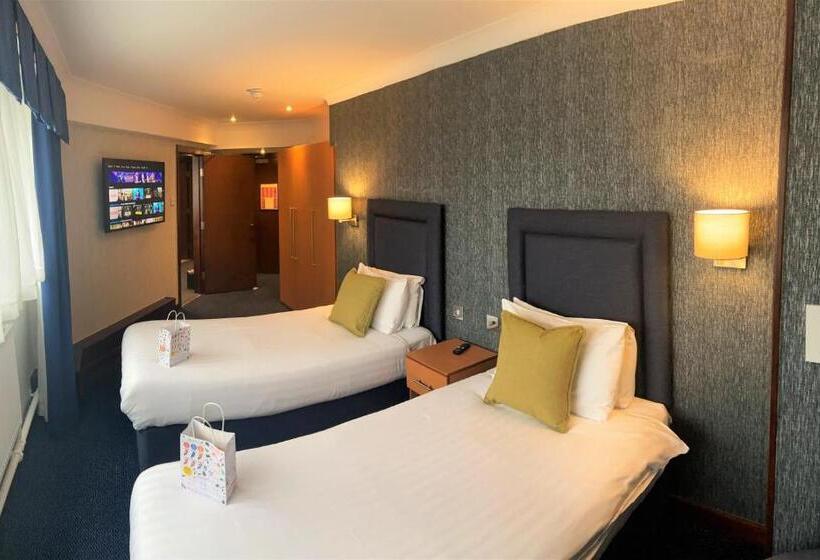 豪华家庭房间, The Liner At Liverpool