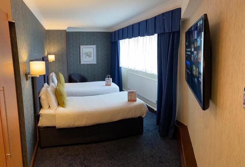 豪华家庭房间, The Liner At Liverpool