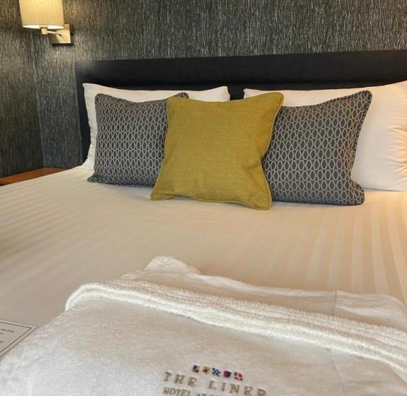 豪华家庭房间, The Liner At Liverpool