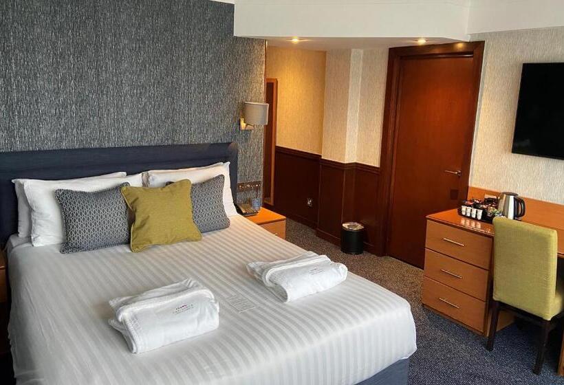 豪华家庭房间, The Liner At Liverpool