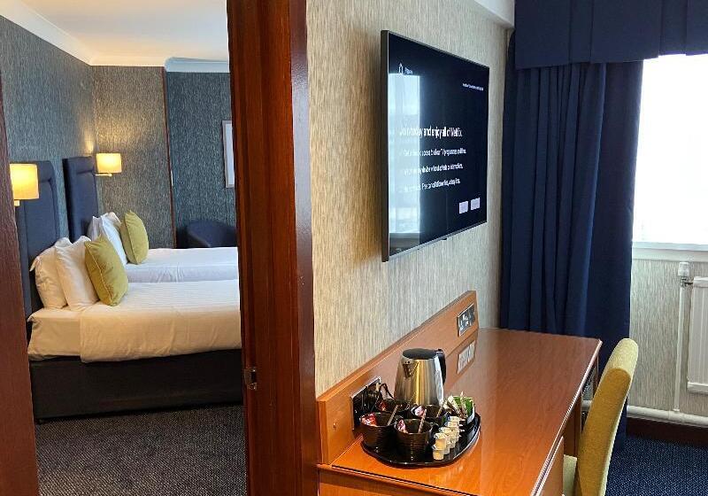 家庭间, The Liner At Liverpool