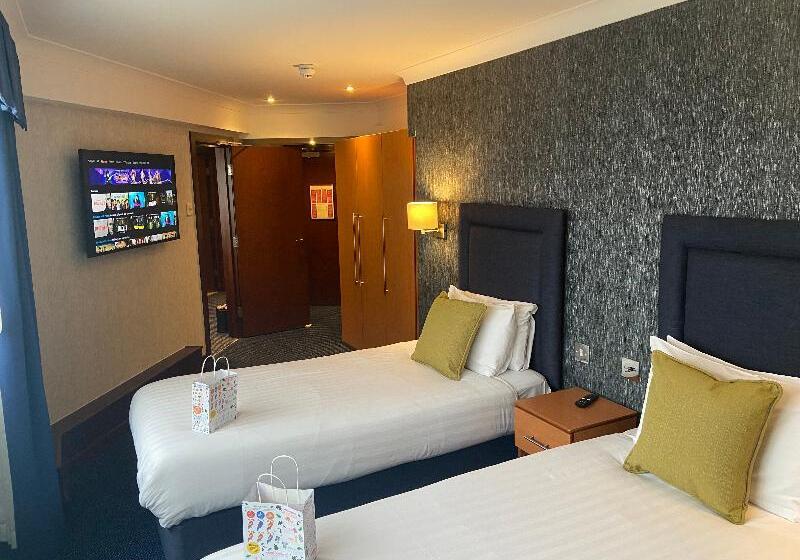 家庭间, The Liner At Liverpool