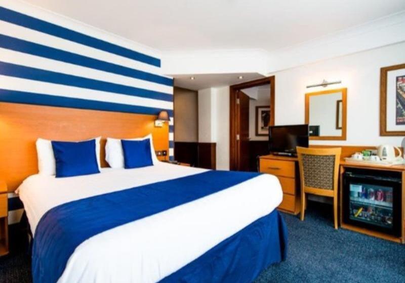 家庭间, The Liner At Liverpool