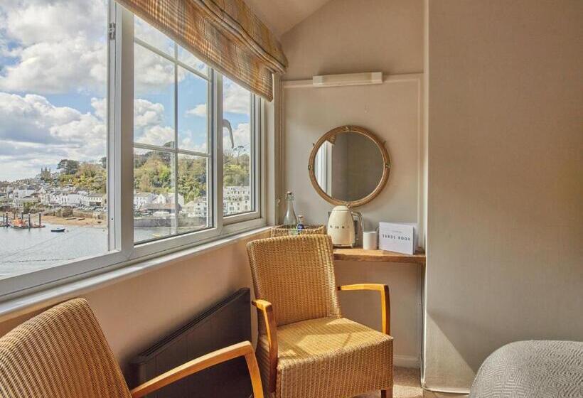 غرفة قياسية مطلّة علي النهر, The Old Ferry Inn