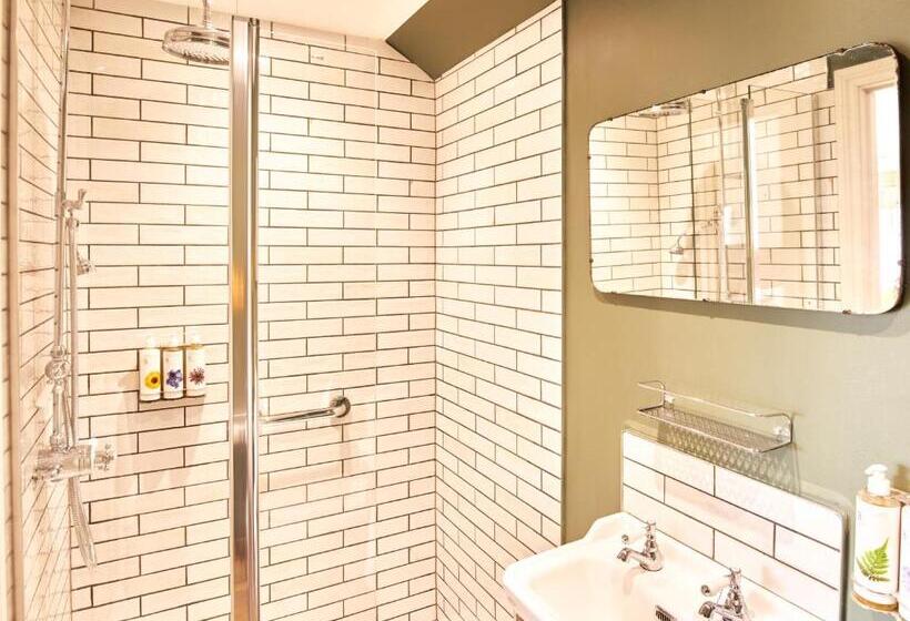 스탠다드 룸 강 전망, The Old Ferry Inn