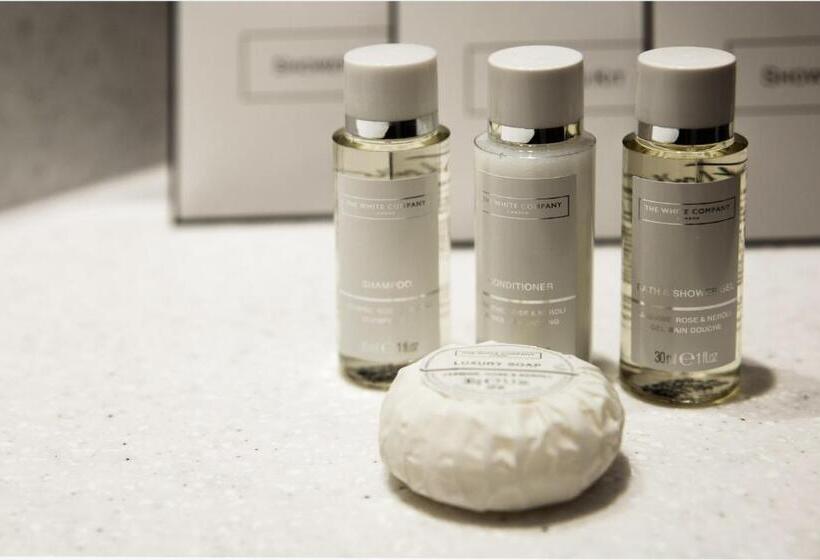 جناح جونيور, Trout