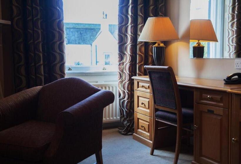 جناح جونيور, Trout