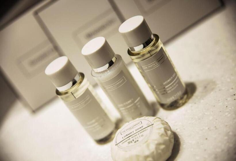 جناح جونيور مطل على النهر, Trout