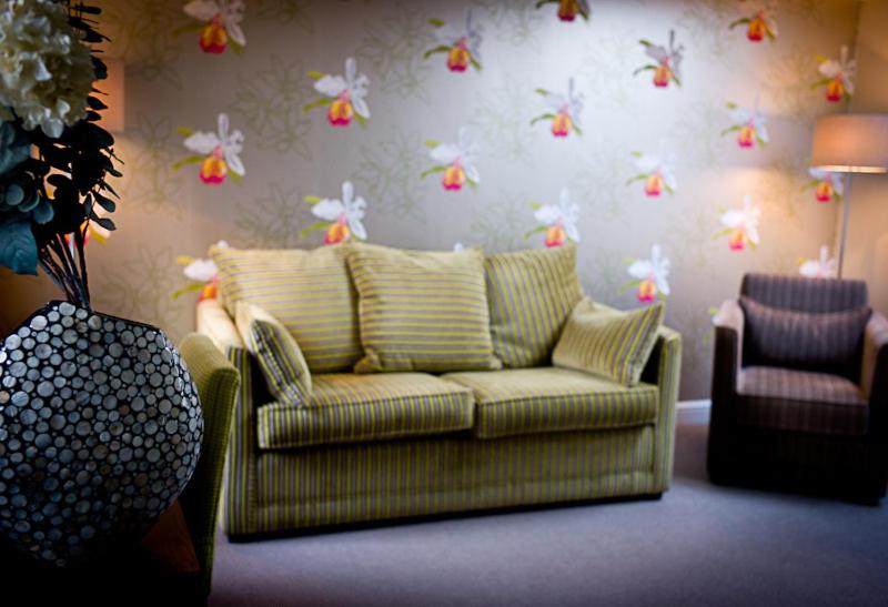 جناح ديلوكس, Trout