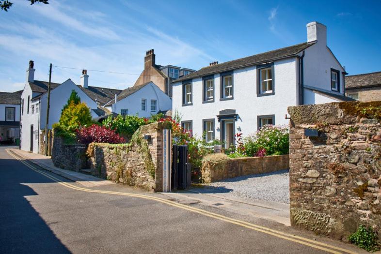 جناح ديلوكس, Trout