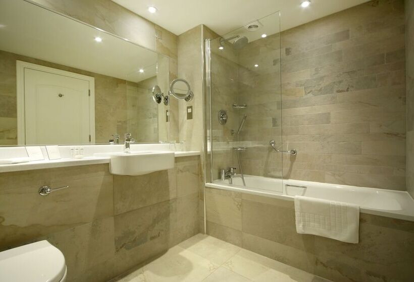 جناح جونيور, Trout