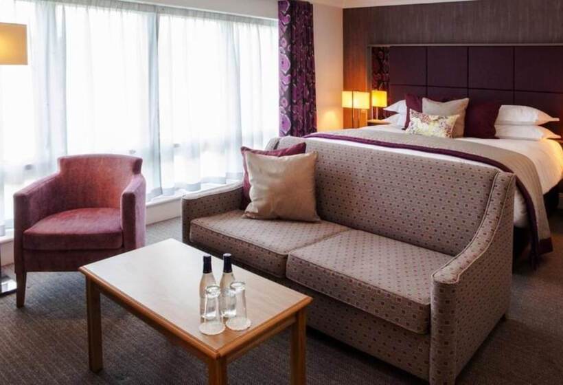 جناح جونيور مطل على النهر, Trout