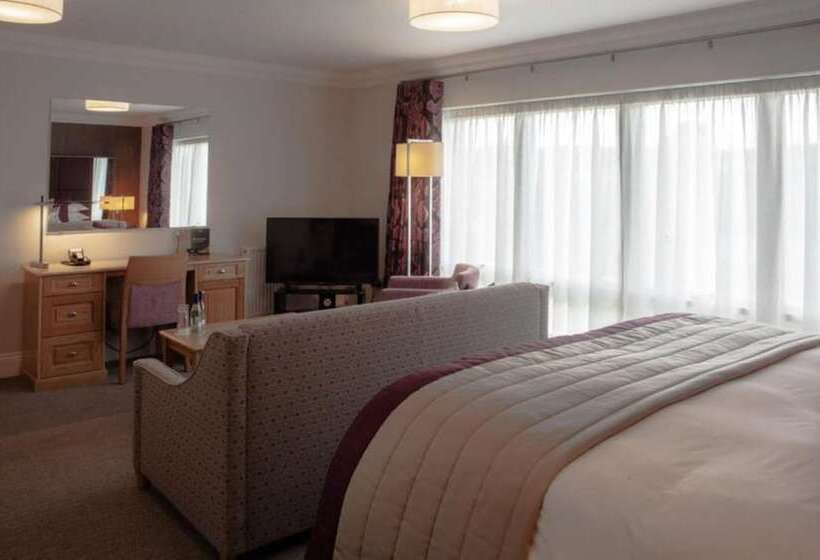 جناح جونيور مطل على النهر, Trout