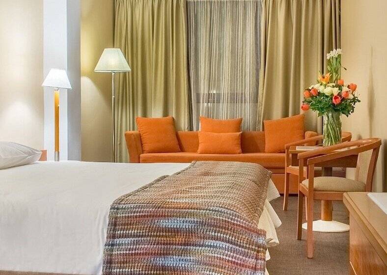 行政三人间, Airotel Alexandros