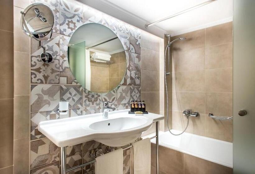 行政三人间, Airotel Alexandros