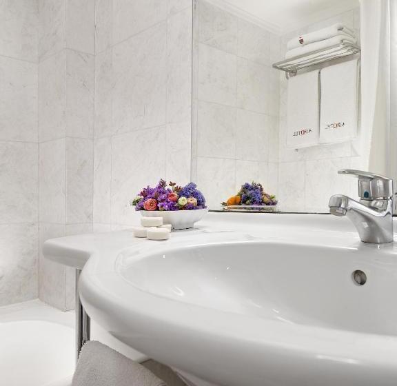 行政三人间, Airotel Alexandros