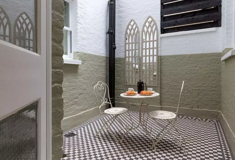 スタンダードスタジオ, Collingham Serviced Apartments
