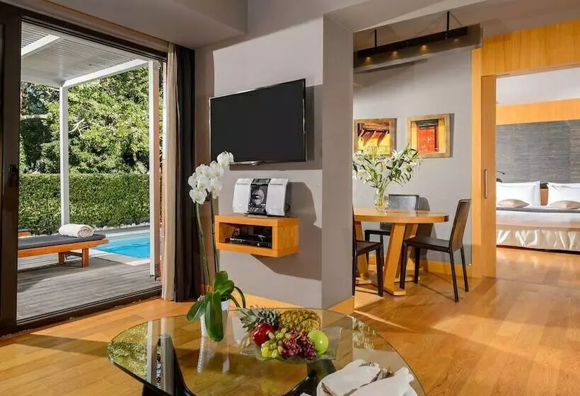 デラックススイート, Alexander Beach Hotel & Spa