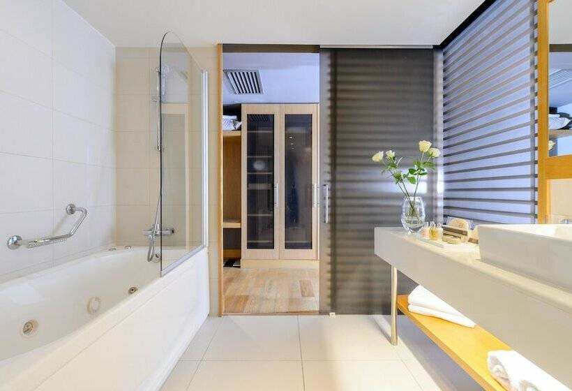 디럭스 스위트, Alexander Beach Hotel & Spa