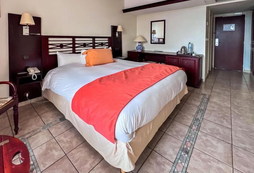 اتاق استاندارد با چشمانداز باغ, Auberge De La Vieille Tour