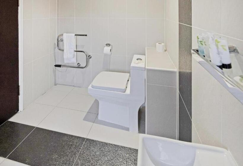 스탠다드 트리플 룸, Baltimore