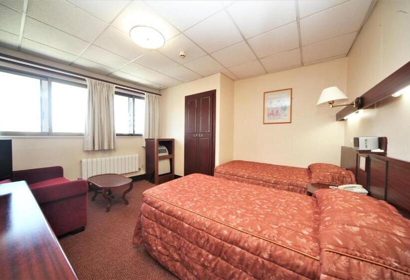 اتاق ساده سه‌ نفره, Bristol