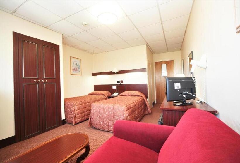 اتاق ساده سه‌ نفره, Bristol