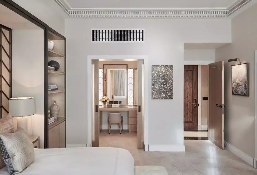 استودیوی استاندارد, Claridge S, Maybourne