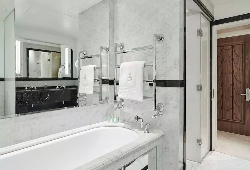 اتاق سوپریور, Claridge S, Maybourne Hotel Collection
