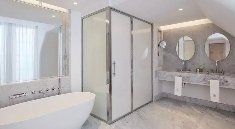 اتاق استاندارد با بالکن, Claridge S, Maybourne