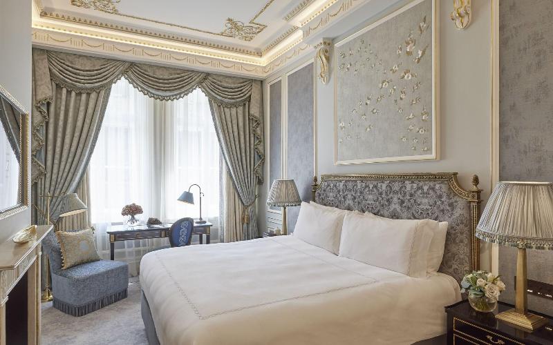 디럭스 룸 킹사이즈 침대, Claridge S, Maybourne Hotel Collection
