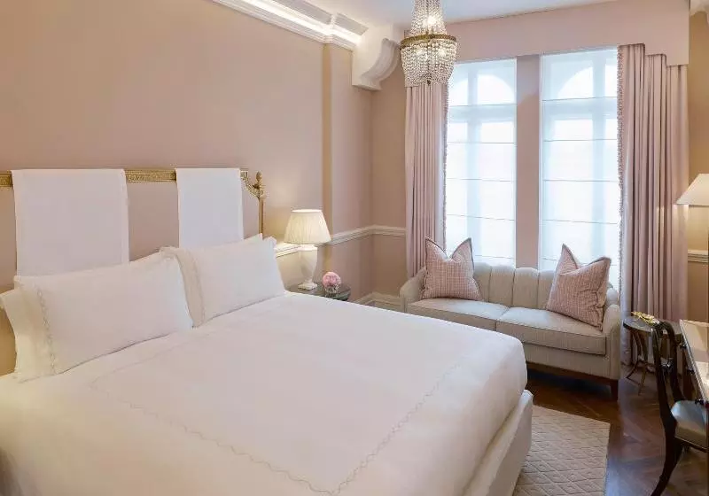 اتاق استاندارد با تخت بزرگ, Claridge S, Maybourne Hotel Collection