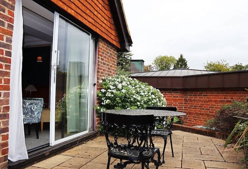 Полулюкс, Fredrick S Hotel Restaurant Spa