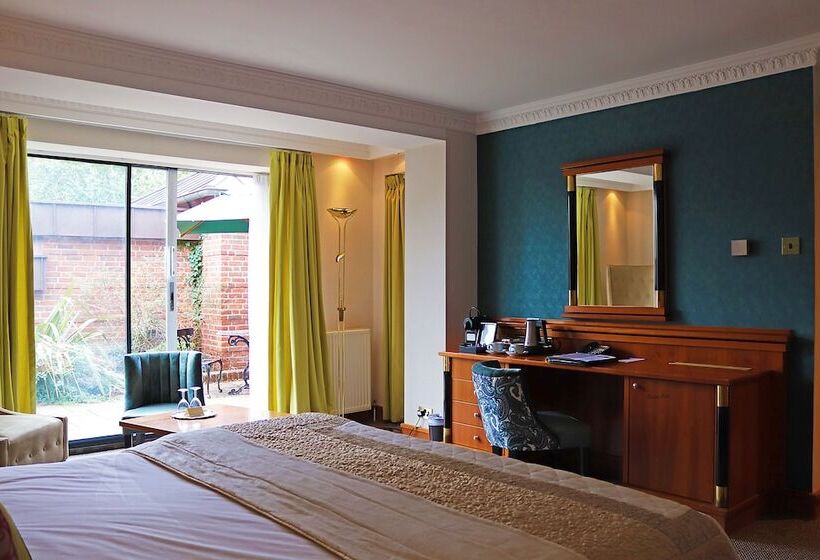 Полулюкс, Fredrick S Hotel Restaurant Spa