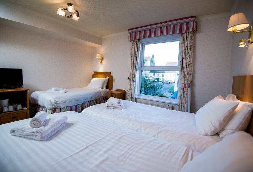 スタンダードトリプルルーム, Ivy Bush Royal Hotel By Compass Hospitality