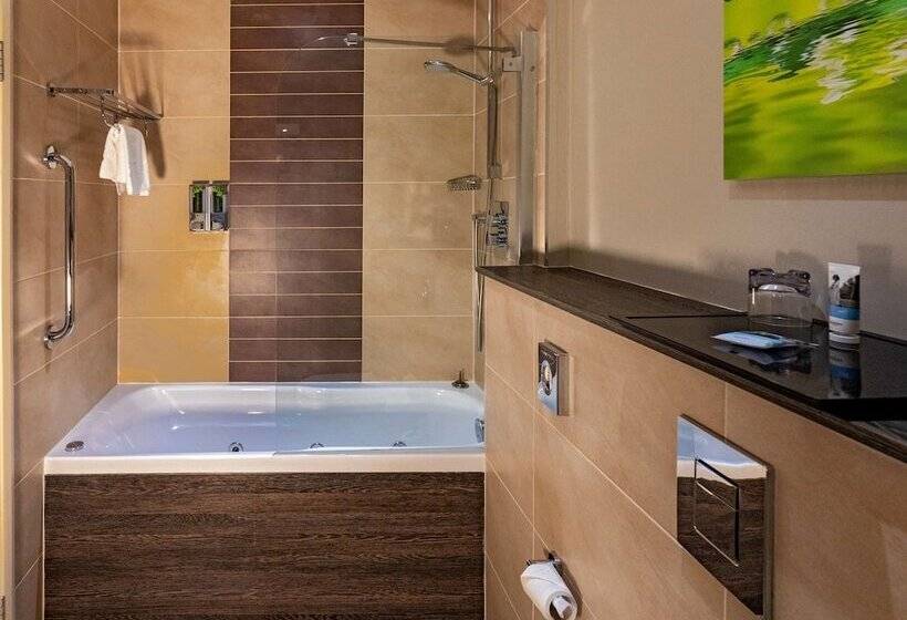 Quarto Prestige, Mercure Milton Keynes