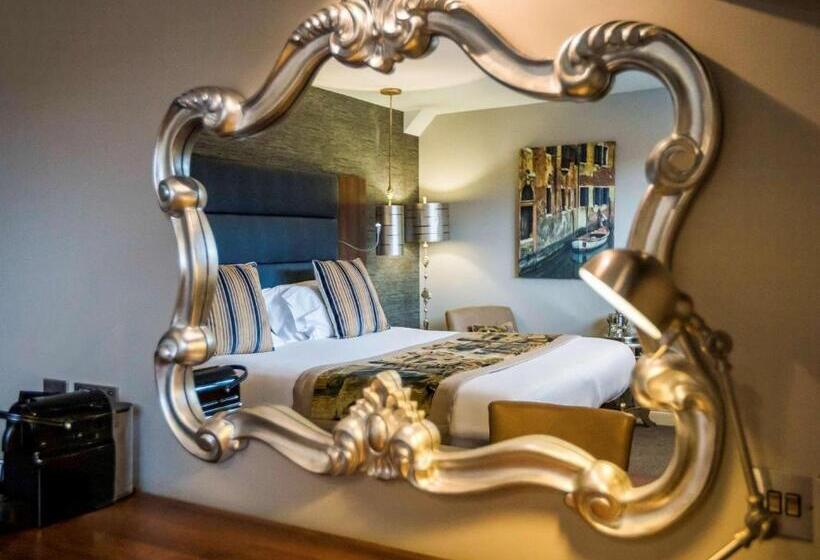 Quarto Prestige, Mercure Milton Keynes