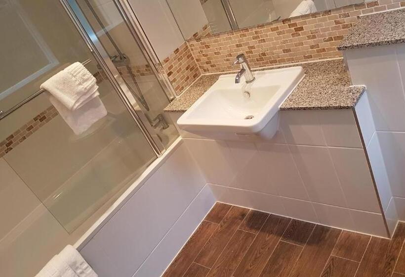 Номер Стандарт, Stone House Hotel ‘a Bespoke Hotel’