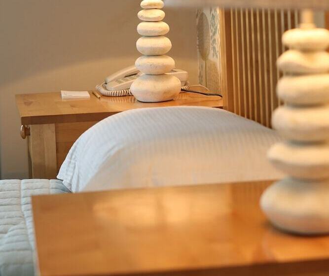 غرفة قياسية, The Atlantic