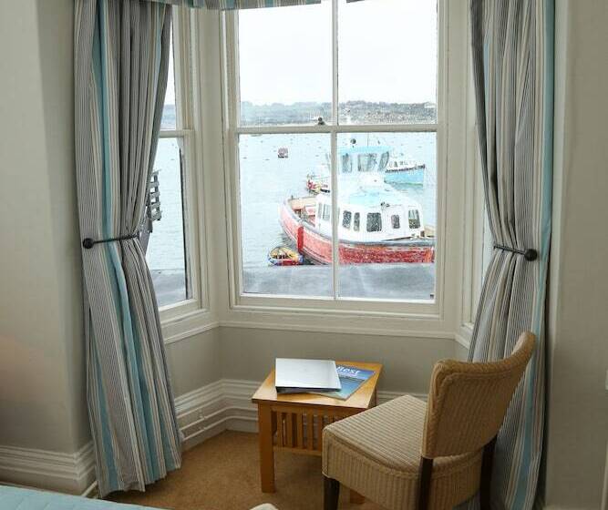 غرفة قياسية مطلّة علي البحر, The Atlantic