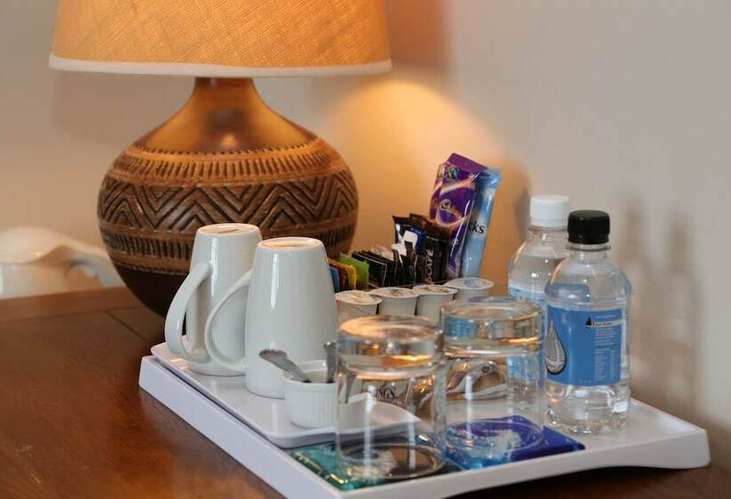 غرفة قياسية مطلّة علي البحر, The Atlantic