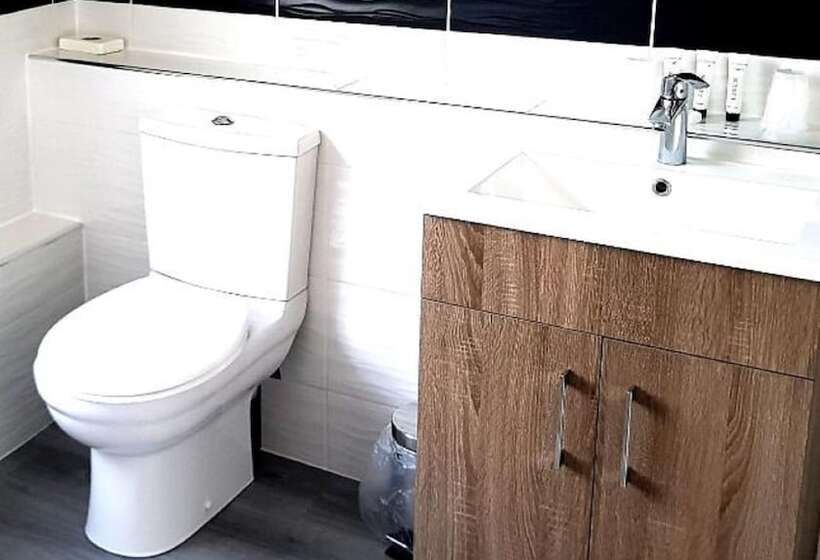 스탠다드 룸, The Chequers