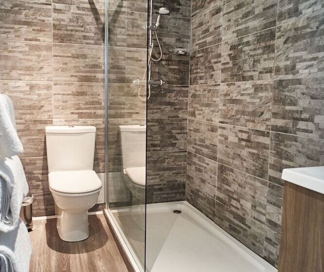 스탠다드 룸, The Chequers