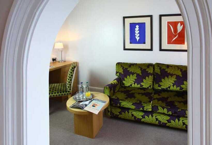 디럭스 룸, The Chequers