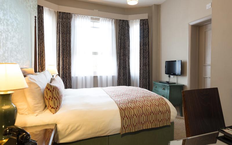 Номер Стандарт, The Crown Manor House